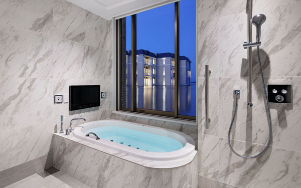 画像：ラグジュアリースイート バスルーム